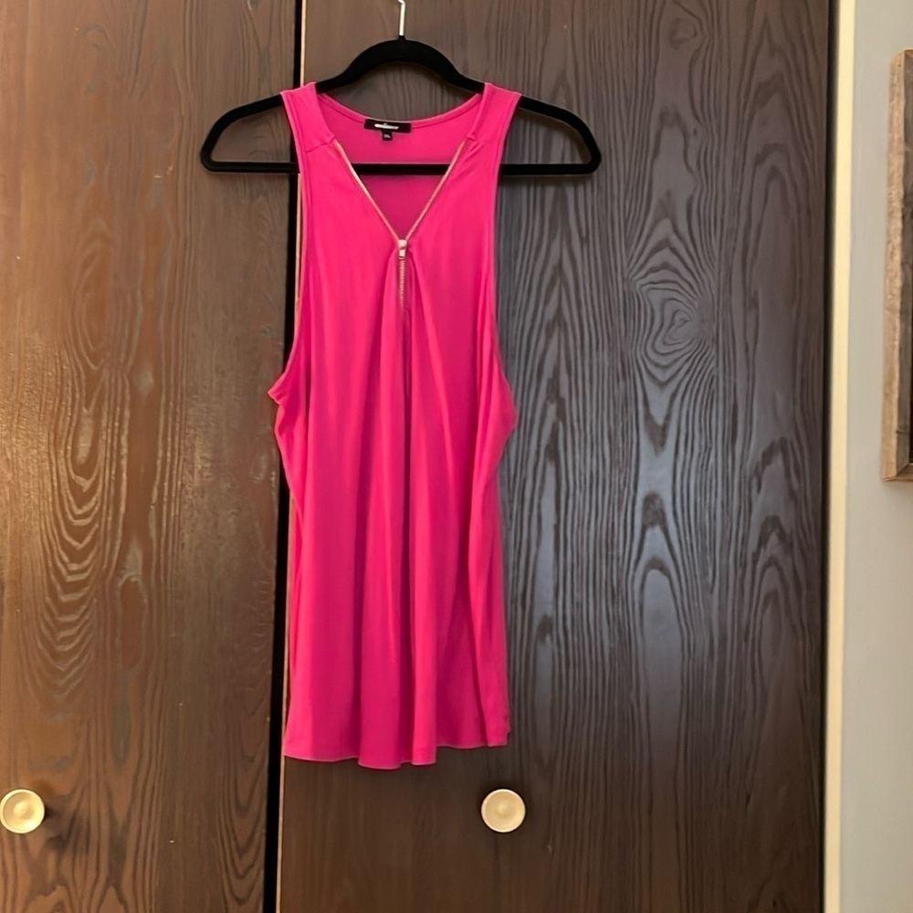 Ambiance sleeveless fuchsia colored top. Half zipper on the front. Size 2XL.